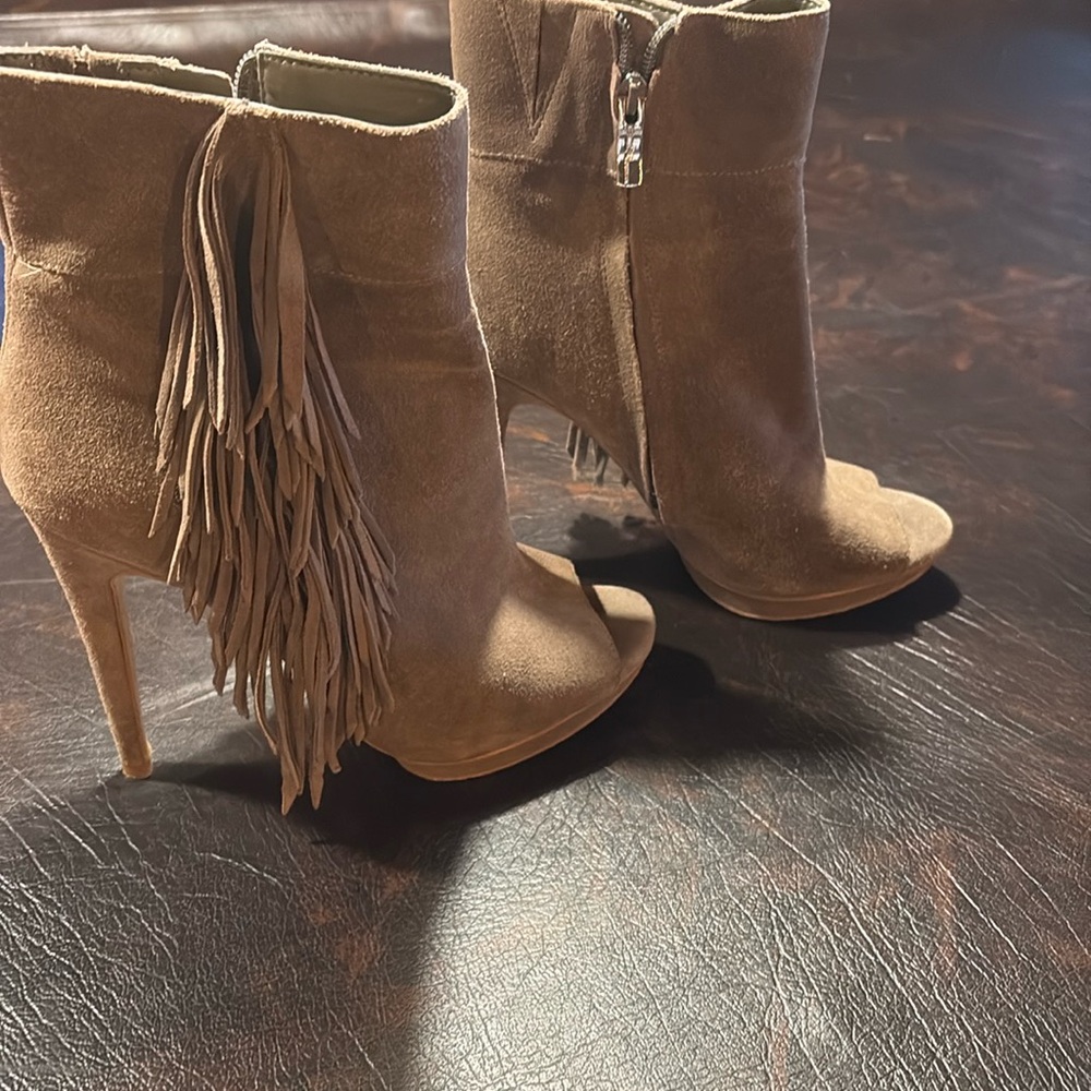 Bcbg heels with fringe